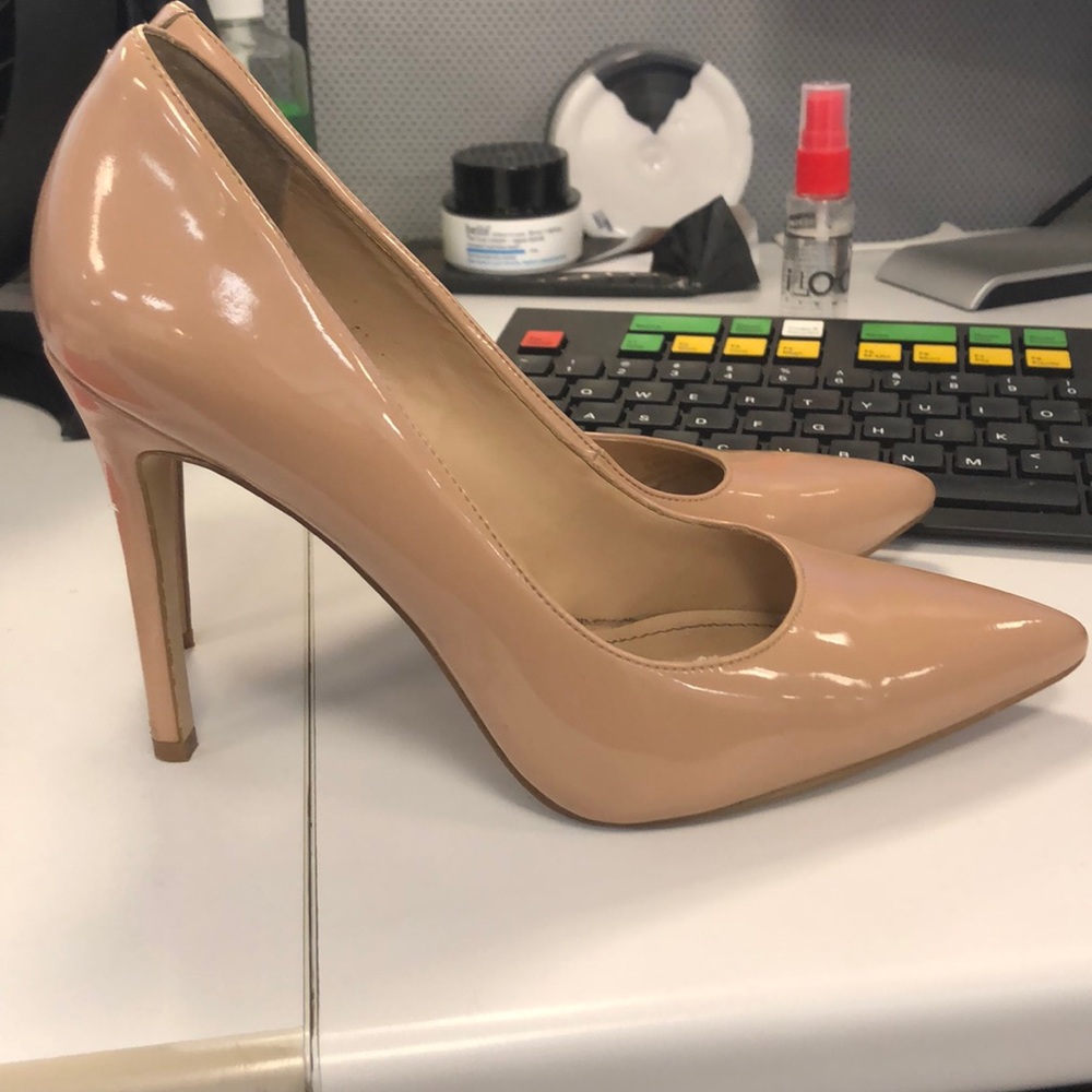 BCBGgeneration Nude Pretia Pump
